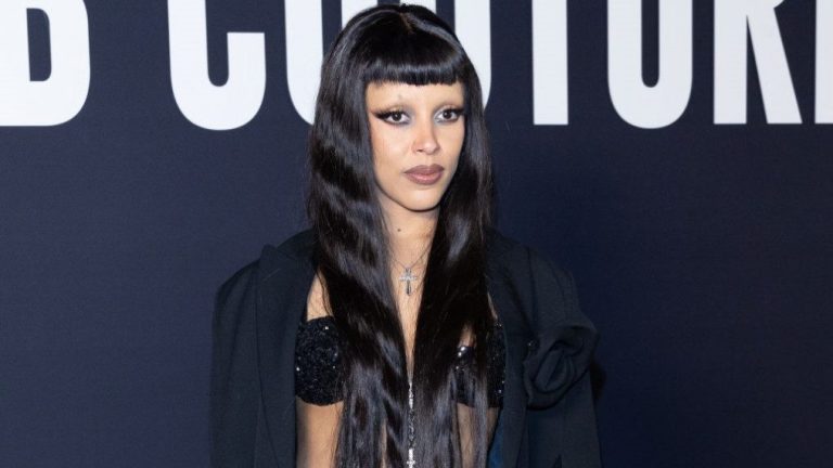 Doja Cat fait face à un contrecoup pour sa relation avec le comédien J.Cyrus
