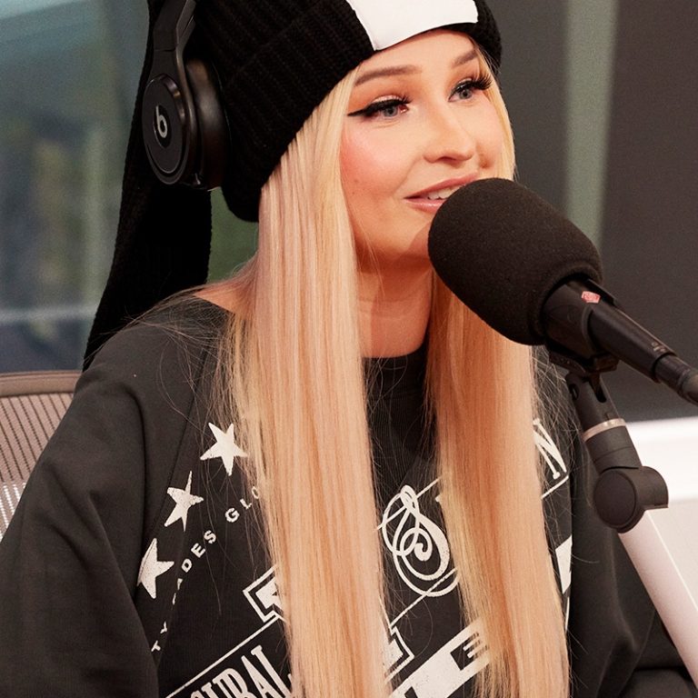 Kim Petras: "J'ai trouvé un moyen de réussir dans ma vie pour pouvoir vivre avec moi-même et être heureux"
            

