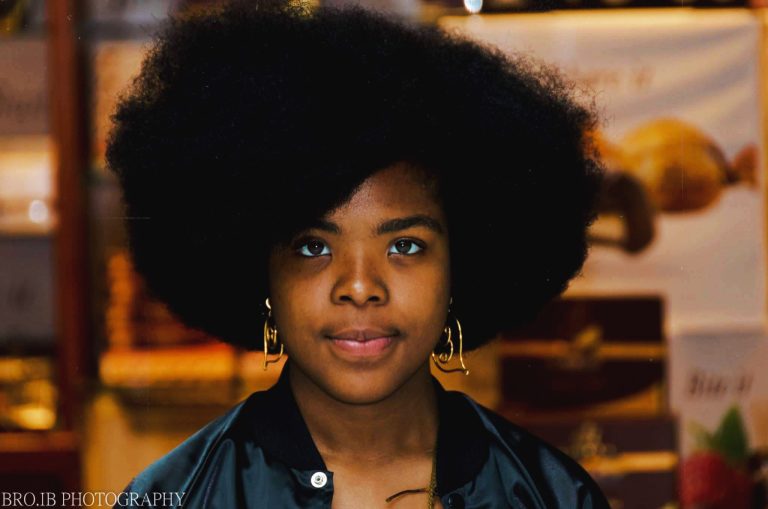 LC the Poet Let's Her Emotions Pour-Over Dernier single, "Just Games" en vedette
