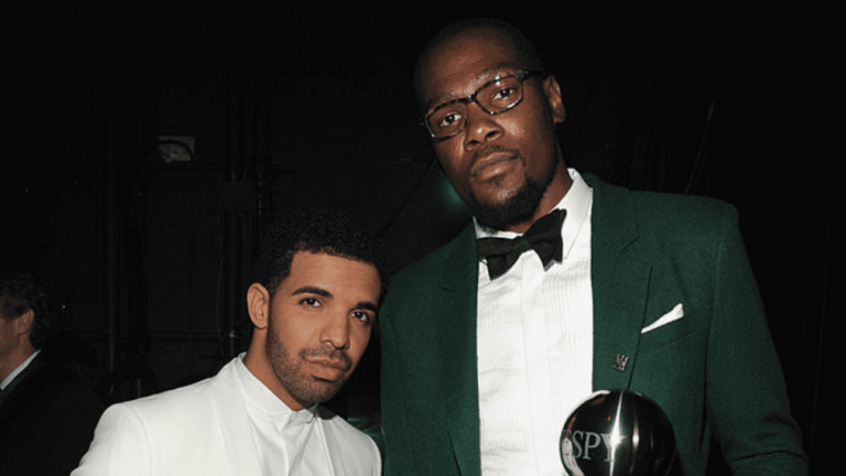 Kevin Durant a été aperçu en train de fumer de l'herbe au concert de Drake
