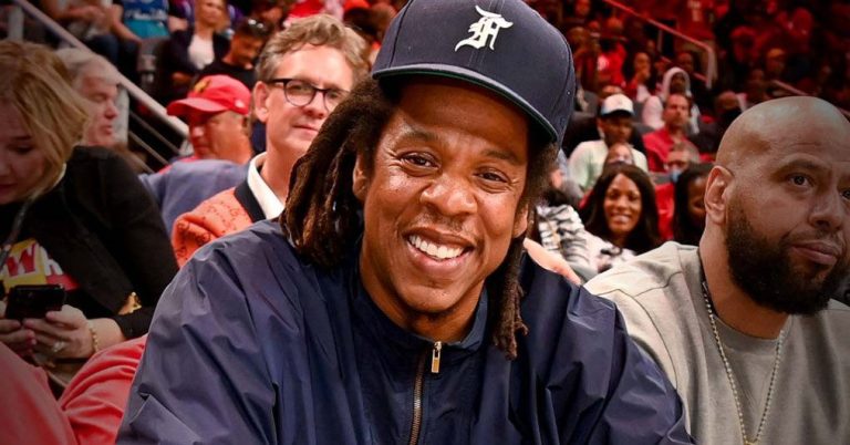 Jay-Z revient sur sa première collaboration avec Hype Williams pour "Can't Knock the Hustle News"
