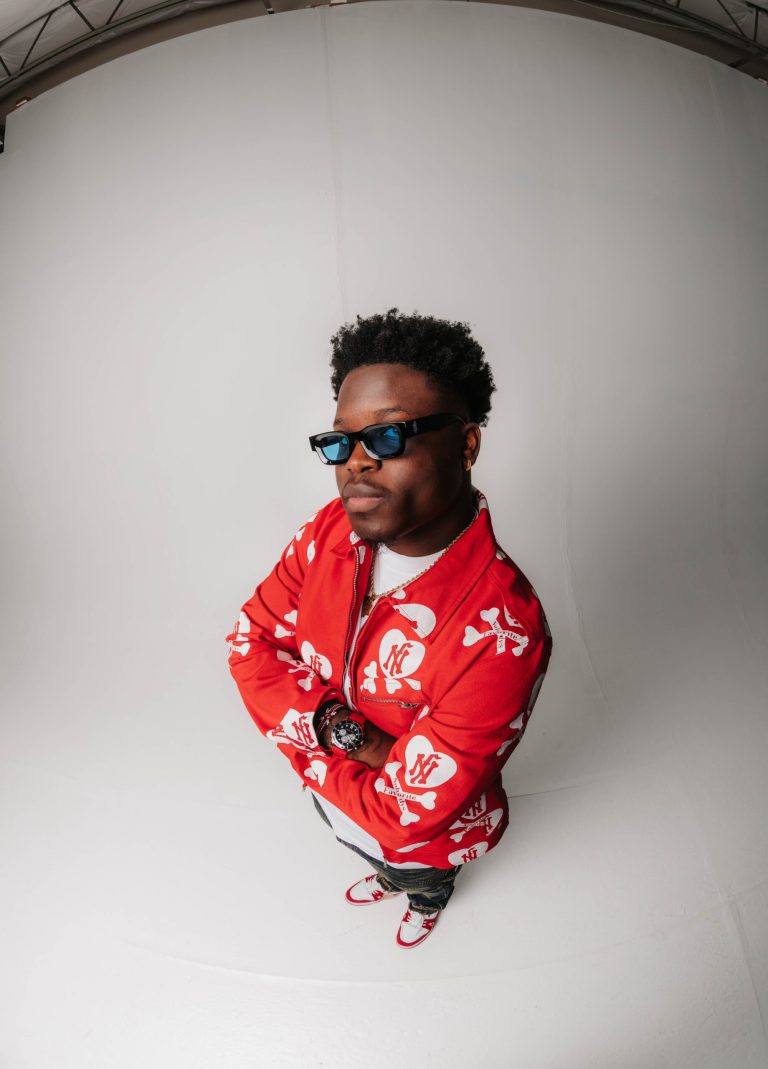 Résilience et authenticité : « DAMN » de Tago offre une ambiance old-school avec une touche d'originalité
