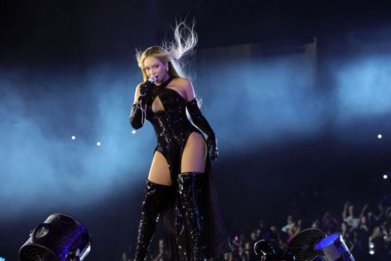 Beyoncé dévoile un site Web mystérieux en conjonction avec les débuts de "TEXAS HOLD 'EM (PONY UP REMIX)"
