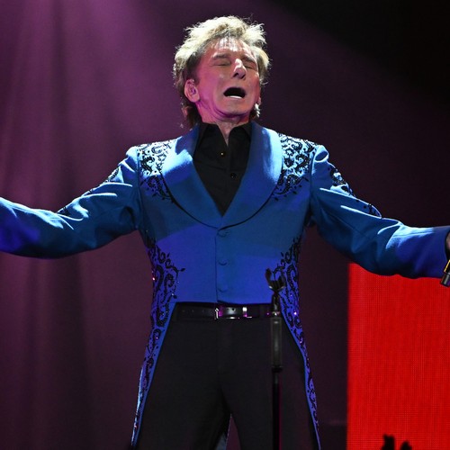 Barry Manilow contraint d'annuler son spectacle à Londres sur ordre du médecin
            

