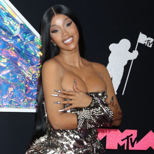 Cardi B se sentait « en paix » pendant la pause sur les réseaux sociaux
            

