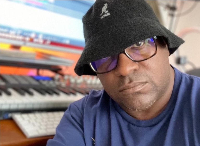 Marty McFly s'assoit avec l'interview du producteur de musique Boom Bap, Grimey Chops
