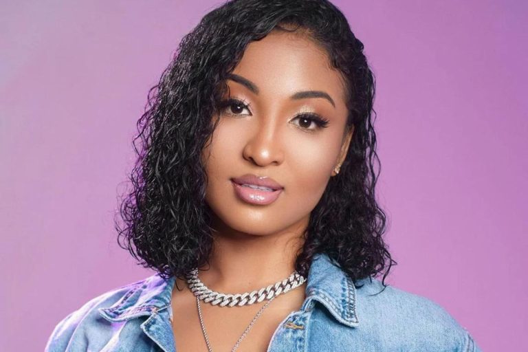 Shenseea dévoile son album étoilé "Never Gets Late Here"
