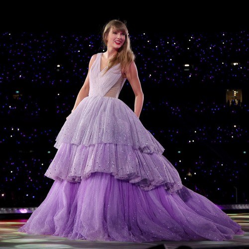 « Des points supplémentaires si vous connaissez cette chanson » : Taylor Swift offre à Crazier une sortie sur la tournée Eras
            

