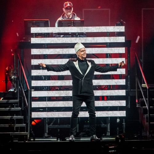 Pet Shop Boys et Suede épatent le public au Festival de l'île de Wight 2024
            

