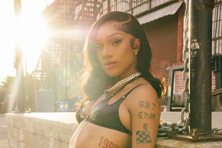 GloRilla fait l'éloge de la danse « TGIF » de Victoria Monét au festival ESSENCE
