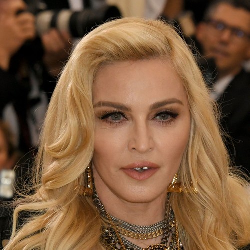 Madonna évoque sa « guérison miraculeuse » un an après avoir frôlé la mort
            

