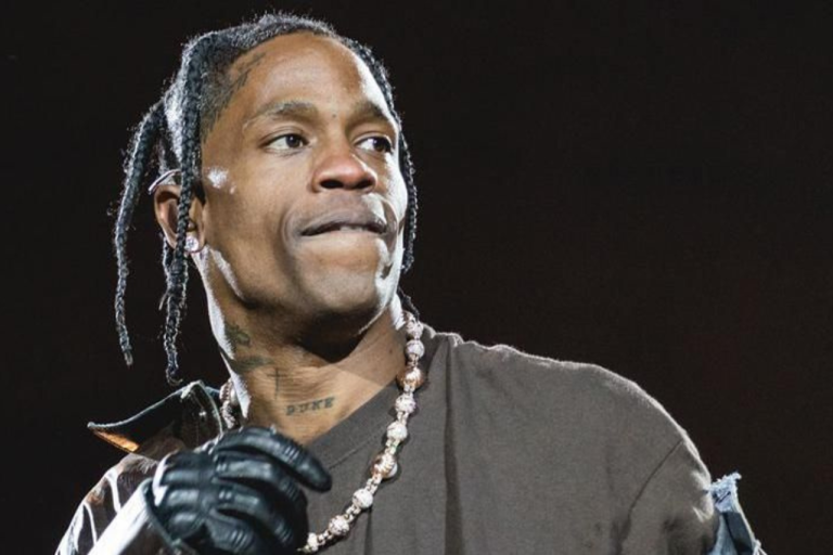 Travis Scott surprend la foule londonienne avec des invités spéciaux
