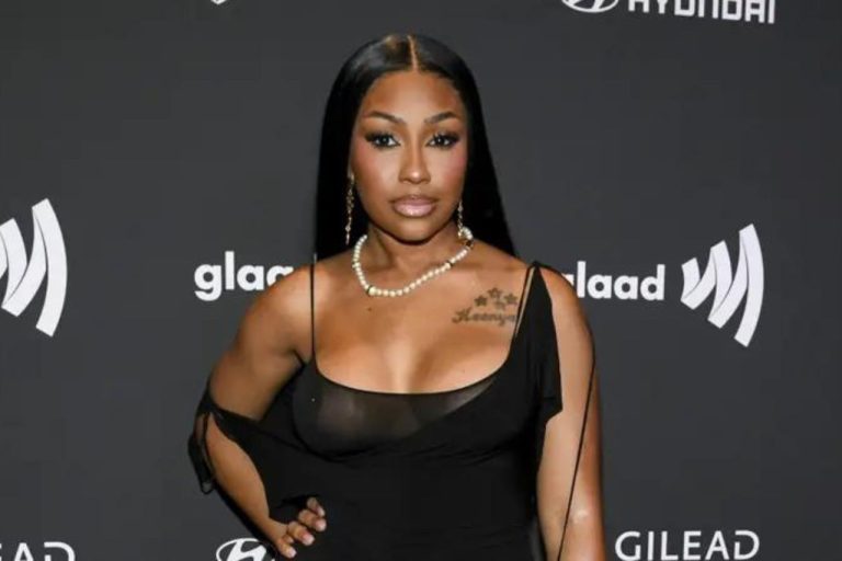 Akademiks apparaîtra dans « Caresha Please » de Yung Miami

