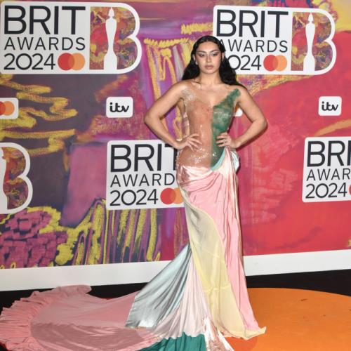 Billie Eilish figure-t-elle sur un remix de Guess de Charli XCX ?
            

