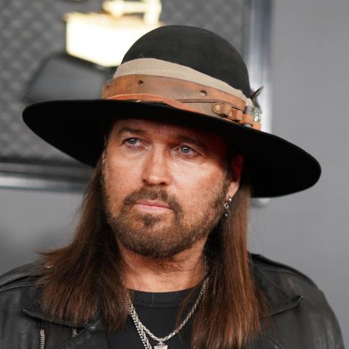 Billy Ray Cyrus et Firerose finalisent leur divorce
            

