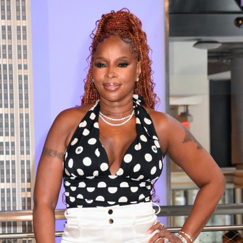 Mary J. Blige admet qu'elle était dans une « période sombre » avant la sortie de My Life
            

