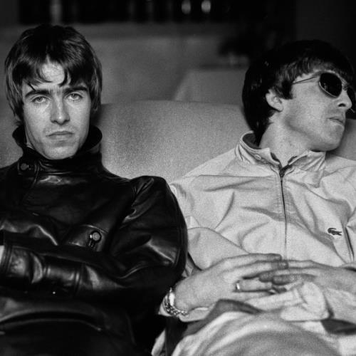 Oasis sort une version rare de Sad Song chantée par Liam Gallagher
            

