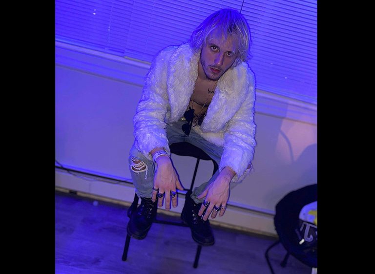 [Emo Rap | Alt. Grunge] Kobenz sort un nouveau hit, « Gothxbitch » !
