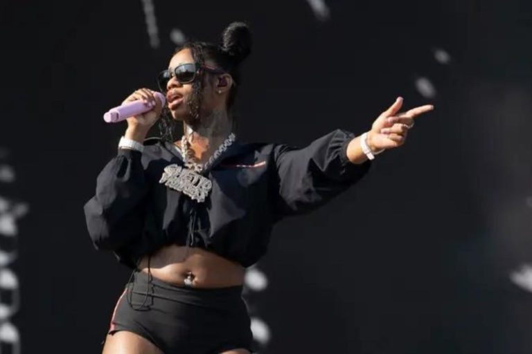 Ice Spice surprend les fans lors de la tournée de Sexyy Red à New York
