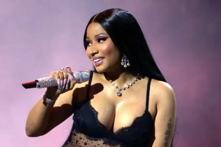 Nicki Minaj critique JAY-Z pour le refus de Lil Wayne de participer au Super Bowl

