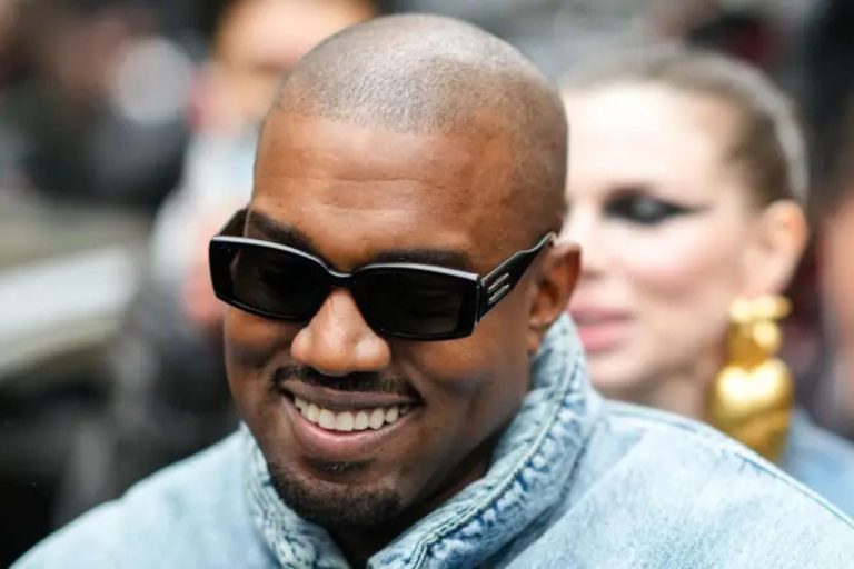 Le documentaire d'un milliard de dollars de Ye "Au nom de qui ?" Prêt pour 2025
