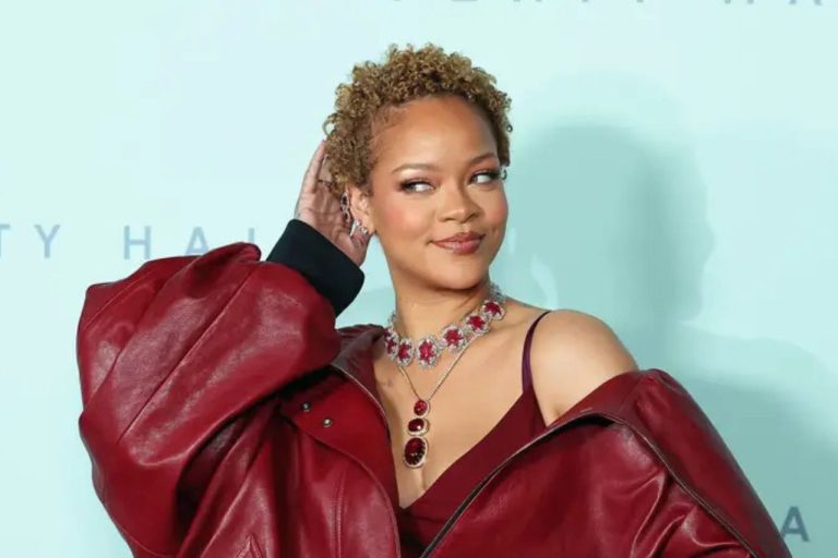 Rihanna revient sur son parcours musical : "Dieu avait d'autres projets" lors du lancement de Fenty Beauty à la Barbade
