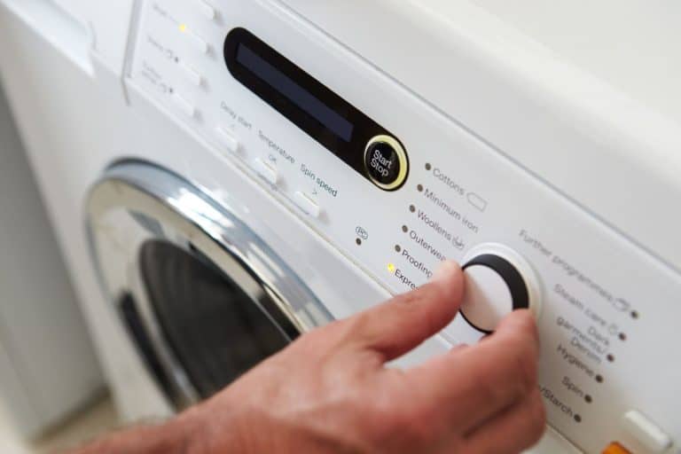 Cette erreur que l&rsquo;on fait tous en lavant les vêtements les abime beaucoup plus vite