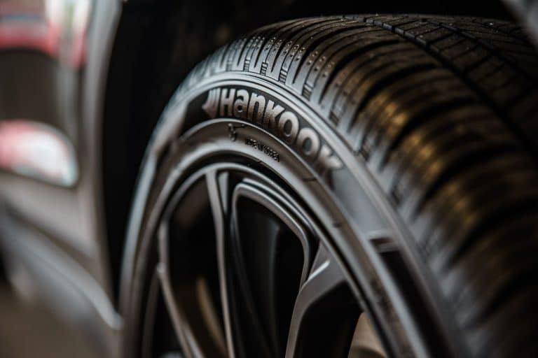 Les pneus de voiture ont une date de péremption, voici comment vérifier les vôtres