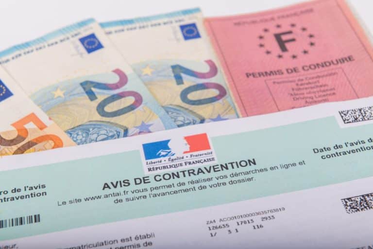 Il reçoit une amende en date du 5 novembre, seul hic, la voiture était au garage
