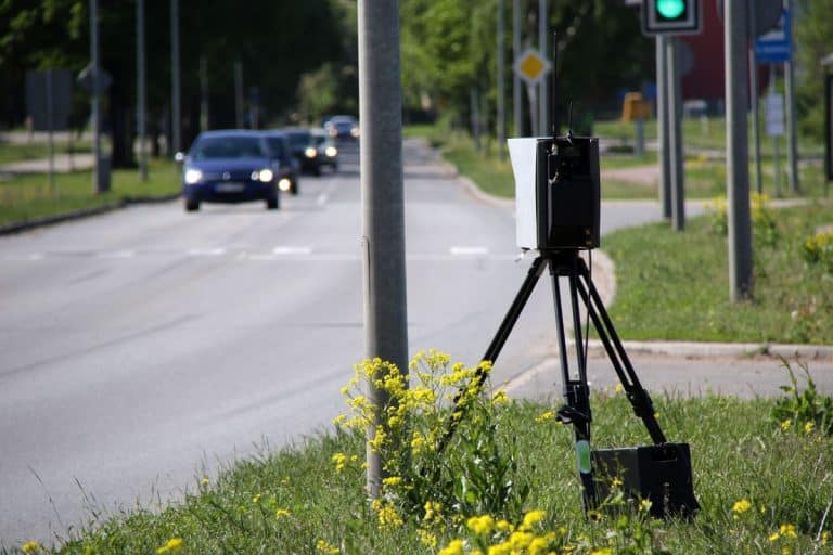 Voici comment repérer les voitures radar qui inonde nos routes en 2025