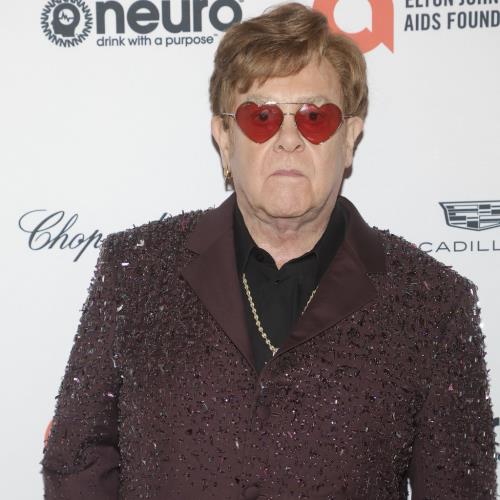 Elton John révèle « la chose la plus embarrassante » de sa cure de désintoxication
            

