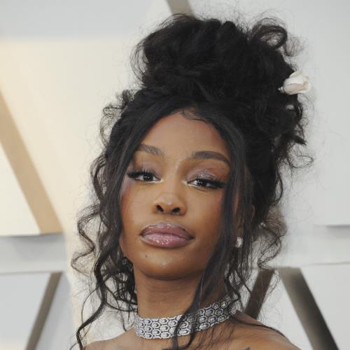 SZA essaie « désespérément » de maintenir des relations étroites avec ses fans
            

