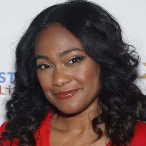 Tatyana Ali fait l'éloge de Rose McGowan pour l'avoir protégé d'un tyran
            

