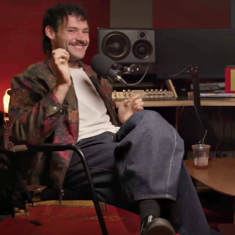 James Marriott affronte Oasis pour le premier album numéro 1 avec Don't Tell the Dog 
            

