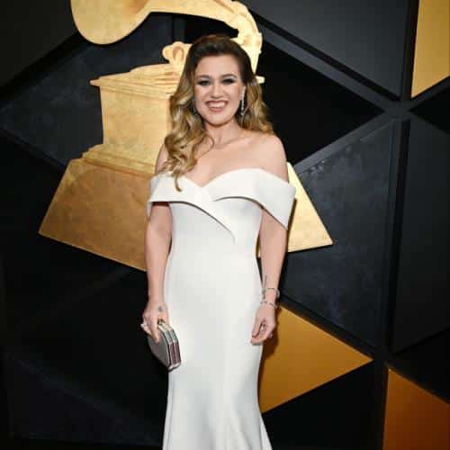 Kelly Clarkson révèle la chanson la plus rapide qu'elle ait jamais écrite
            

