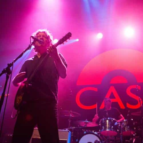 Le leader de l'Oasis Support Act Cast, John Power, révèle que Liam et Noel Gallagher sont `` hunky-dory '' en tournée
            

