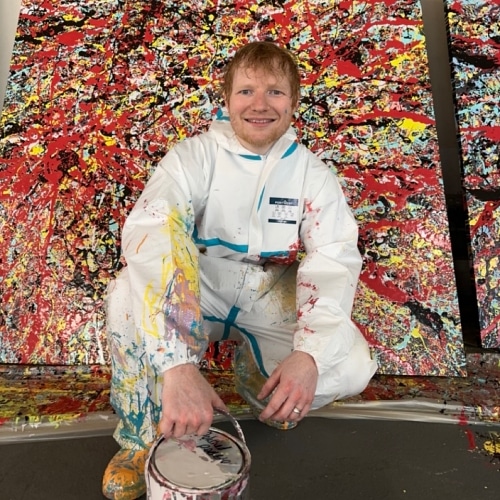Les "peintures de parking cosmiques" d'Ed Sheeran pour être mise en vente pour la charité
            

