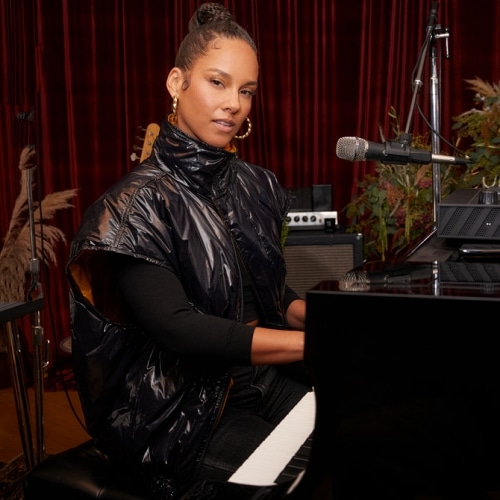 Alicia Keys célèbre un anniversaire marqué de la libération de vinyle historique de libération de vinyle
            

