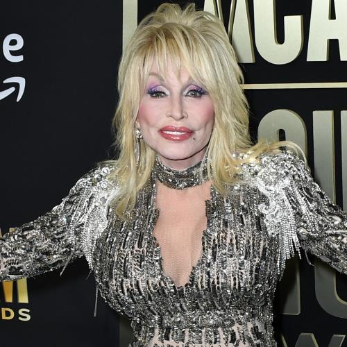 Dolly Parton propose des conseils pour le deuil Kelly Clarkson
            

