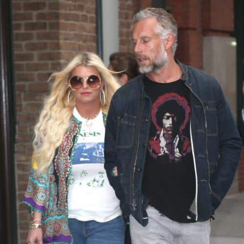 Jessica Simpson retrouve Eric Johnson lors du concert de sœur
            

