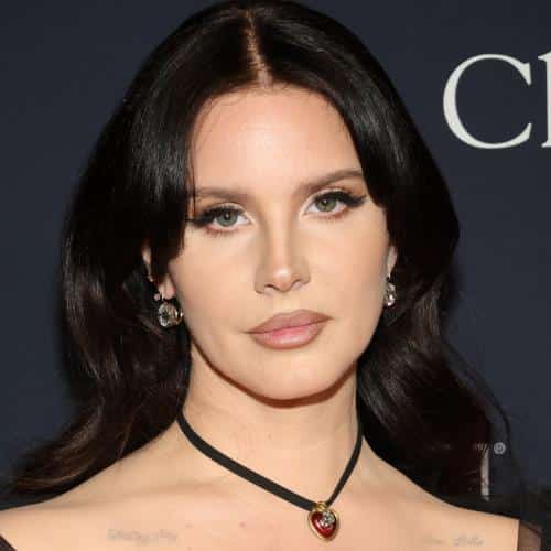 Lana Del Rey change le titre de l'album country à poêle
            

