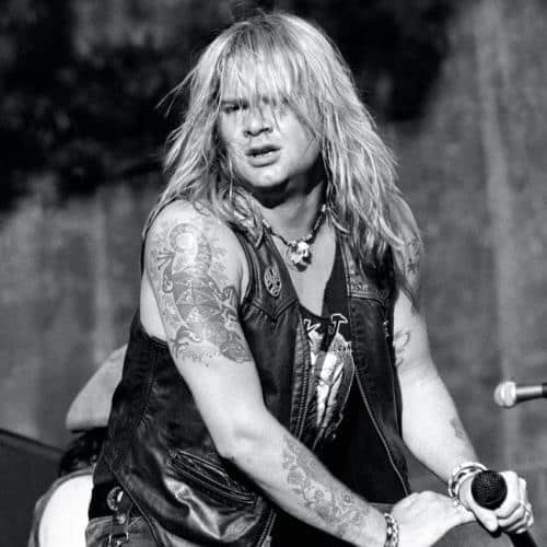 Le chanteur de junkyard David Roach est mort à 59 ans après une bataille agressive du cancer de la peau
            


