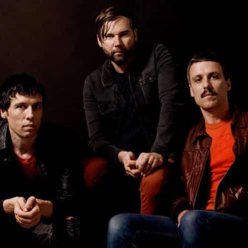Les Cribs s'attaquent à `` Punk Rock Guilt '' avec des plans pour l'album «pop»
            

