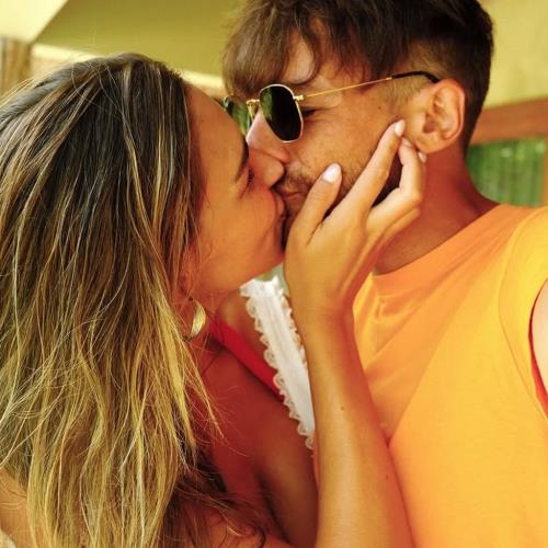Louis Tomlinson et Zara McDermott Go Instagram Officiel
            

