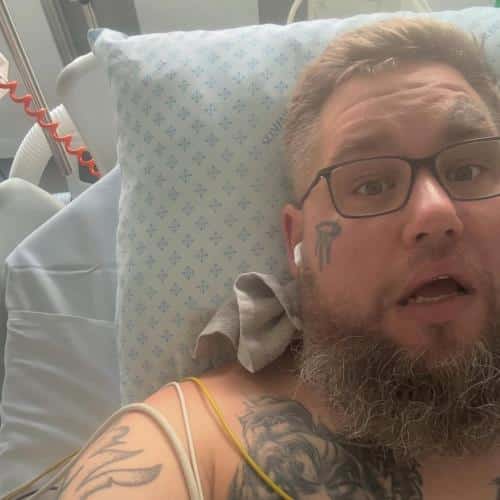 Rag'n'bone Man 'coincé' à l'hôpital de Lituanie après être tombé malade avant le concert
            

