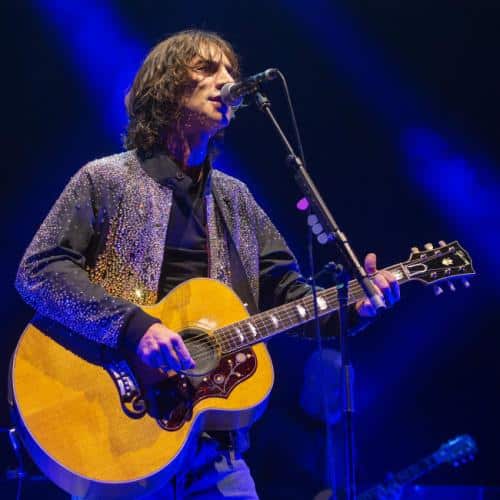 Richard Ashcroft salue Liam Gallagher pour avoir été «si discipliné» sur Oasis Live '25 Tour
            

