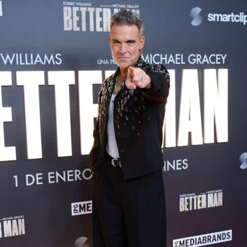 Robbie Williams aimerait ouvrir Oasis
            

