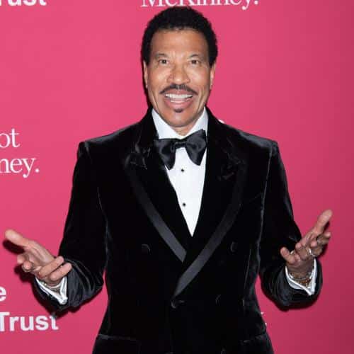 Suspect arrêté après une effraction au domicile de Lionel Richie
            

