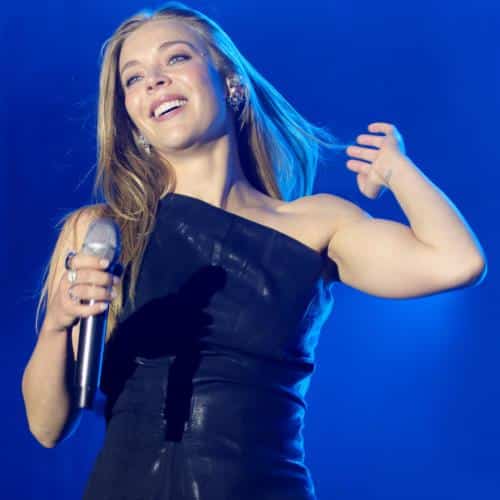Becky Hill épouse un partenaire de longue date
            

