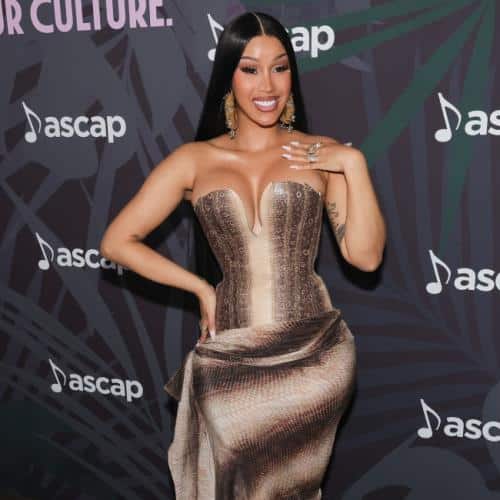 Cardi B explique sept ans d'attente pour le deuxième album
            

